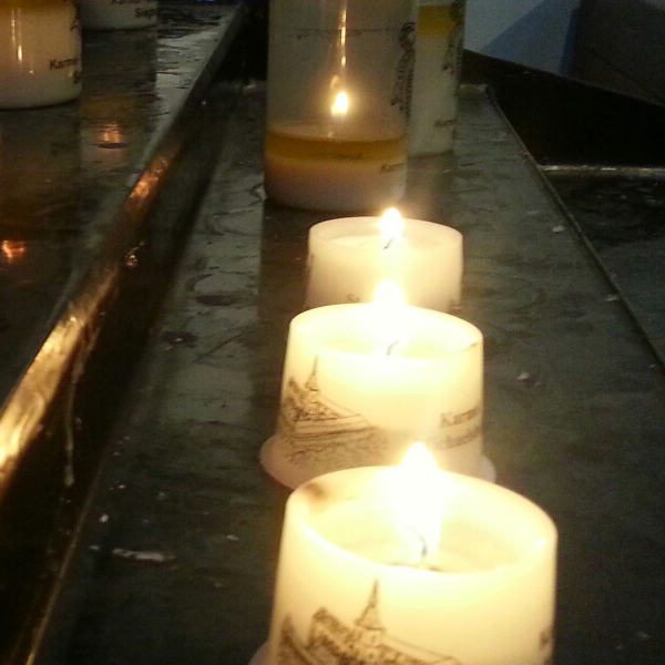 Kerzen Kirche Qigong "Umweg Jakarta" (Rezension) oder Tao(ismus) ist überall
